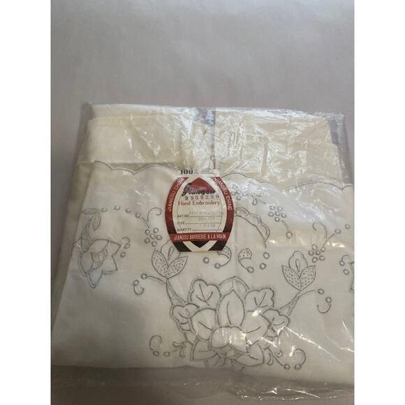 VTG JIANGSU Hand Embroidered Pillowcases scalloped edges White 100% Cotton - Picture 3 of 9